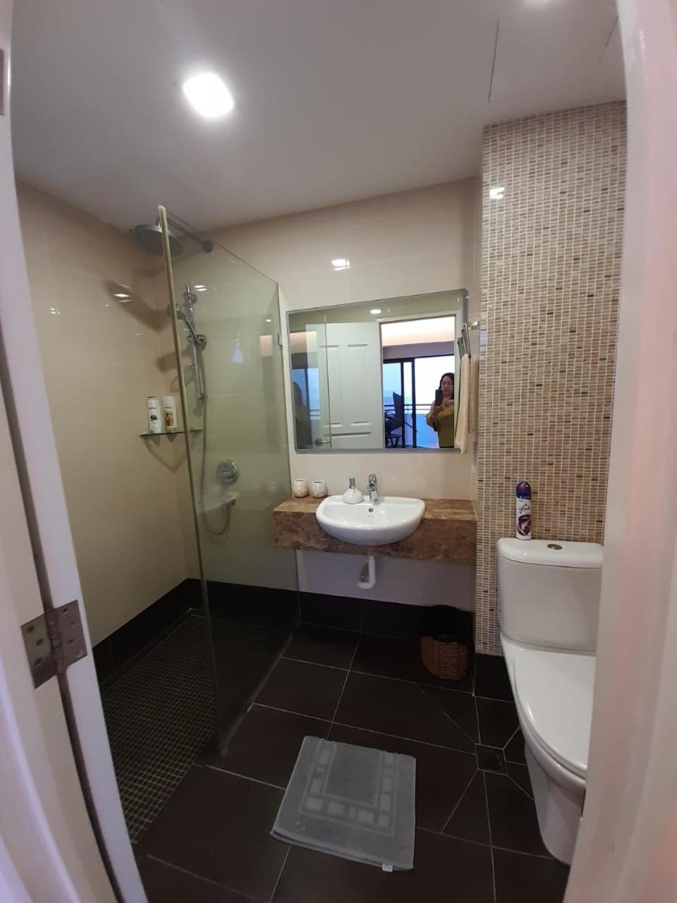 Susie'S Resort Seaview Suites At Sri Sayang Batu Ferringhi Kültér fotó